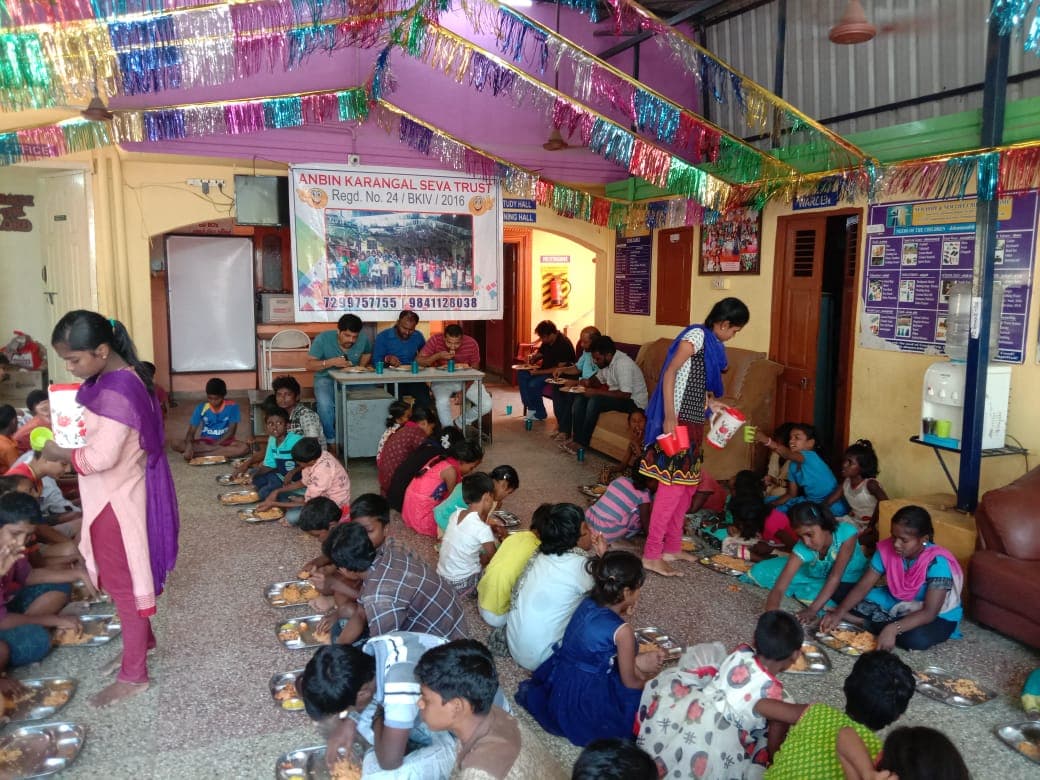 Children receiving meal support at Anbin Karangal Seva Trust
